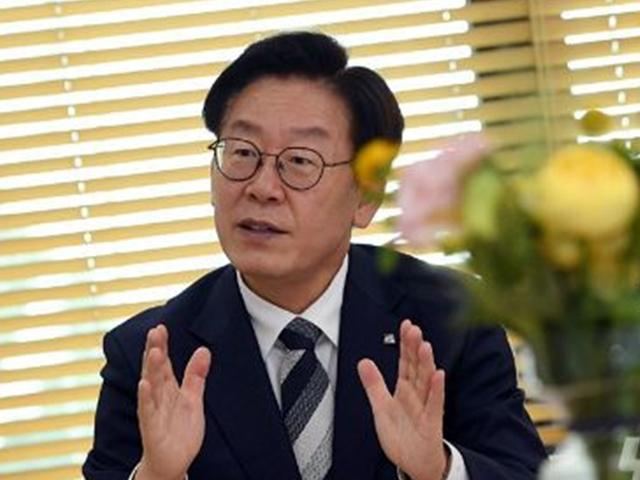 이재명, 친형 강제입원 논란에 "'<strong>직무</strong>유기'는 몰라도 '직권남용'은 아니다"