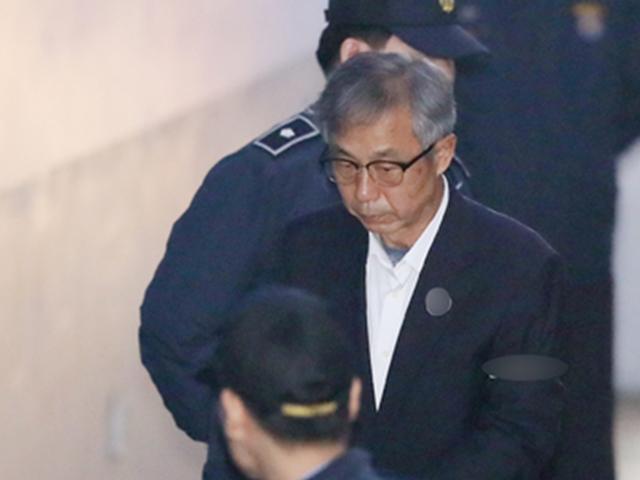 "DJ 뒷조사는 국정원 <strong>직무</strong>범위 안 벗어나"…법원 판단 논란