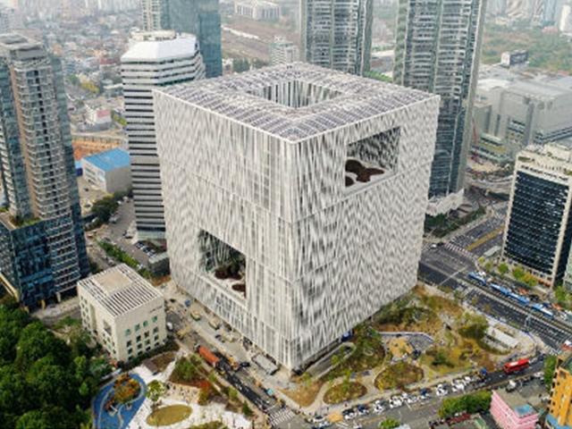 칙칙했던 신용산역 상권이 벌떡, '<strong>아모레퍼시픽</strong> 효과'