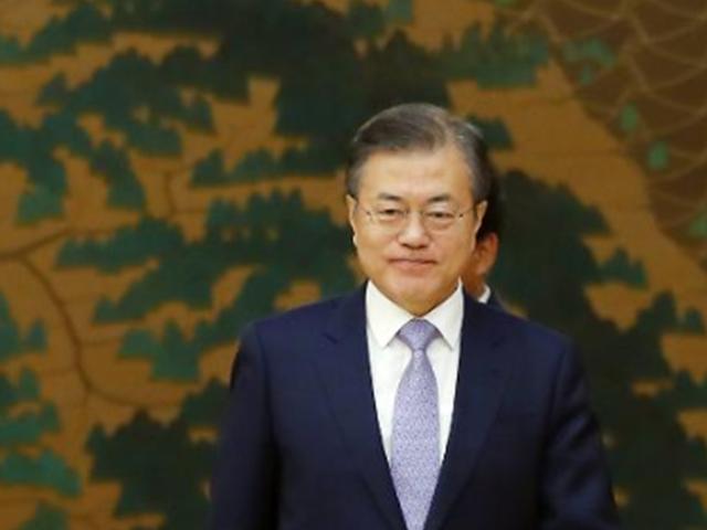<strong>문재인</strong> 대통령 <strong>지지율</strong> 58%…60% 선 붕괴 ‘최저치’