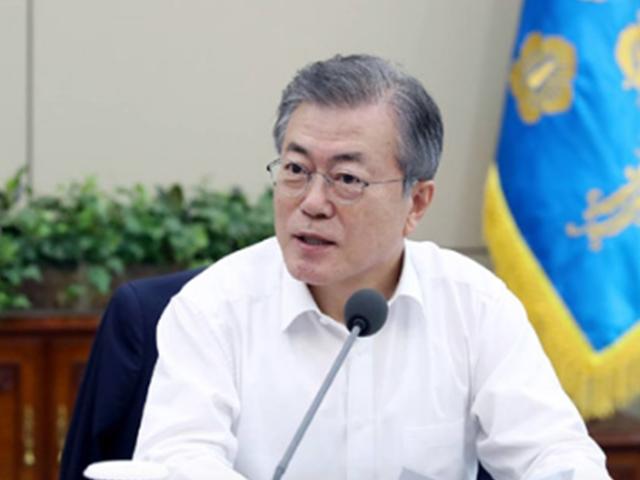 문재인 대통령 “고용 상황 악화, 정부 <strong>정책</strong> 충분하지 못했다” 인정