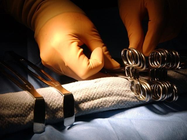 "여성들만 죽으라는 것"…산부인과 낙태수술 거부한 까닭은