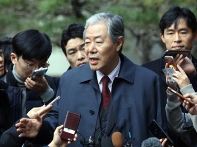 이경재 변호사, ‘최순실 변호인단’ <strong>사임</strong>…국정농단 사건 2년만