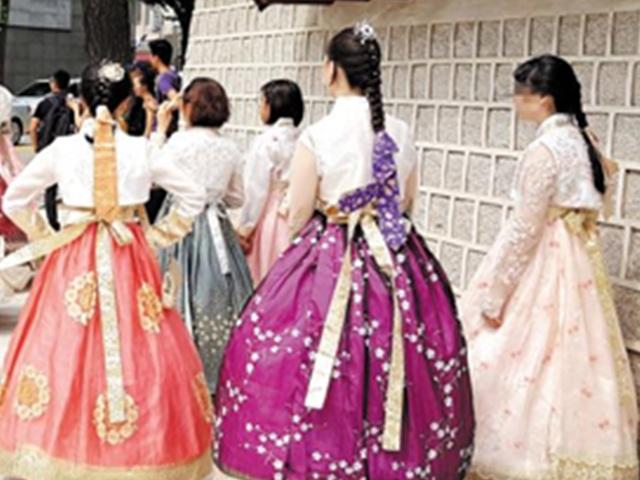 [핫 코너] 개량 <strong>한복</strong>이냐 아니냐… 고궁 들어갈 때 검사하겠다고?