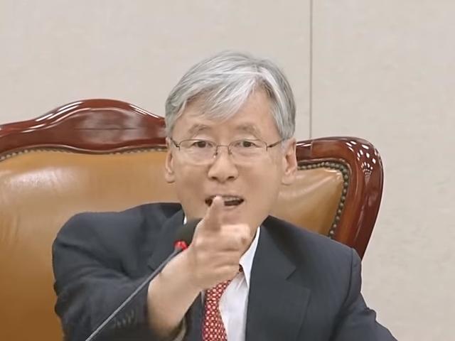 "당신이 판사야" vs "당신이라니"…박지원-<strong>여상규</strong> 설전