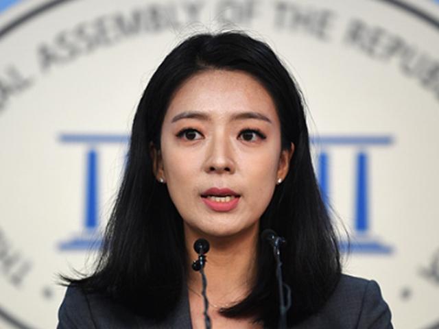 조련된 '들개?' 배현진, 한국당 '셀프저격' 실소