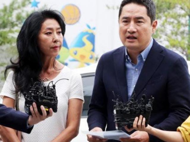 <strong>김부선</strong>, <strong>강용석</strong>과 동반 출석···“고발 사건 분당경찰서 조사 거부”
