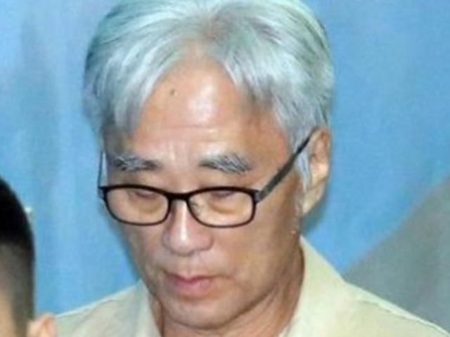 “본의 아니게 상처 준 것 후회” 이윤택, 단원 상습 성추행 징역 6년
