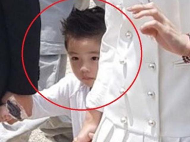 <strong>이병헌</strong>·이민정, <strong>아들</strong> 최초 공개…또렷한 이목구비 ‘붕어빵’
