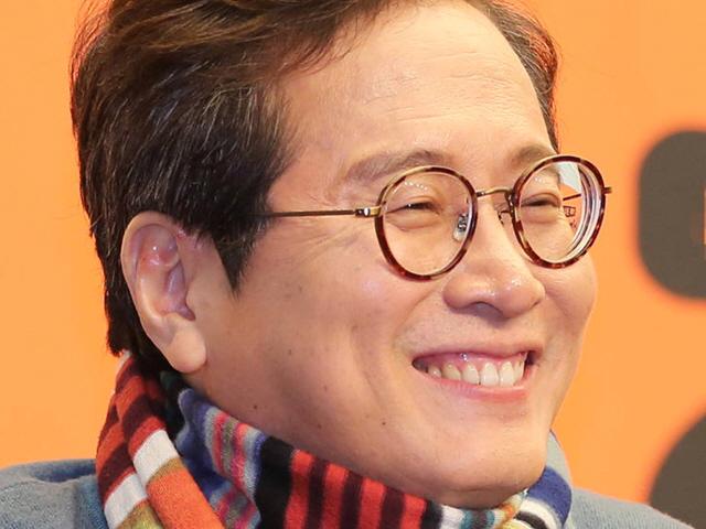 <strong>황교익</strong>, <strong>백종원</strong> 방송 <strong>저격</strong> "막걸리 신의 입? 내기하자"