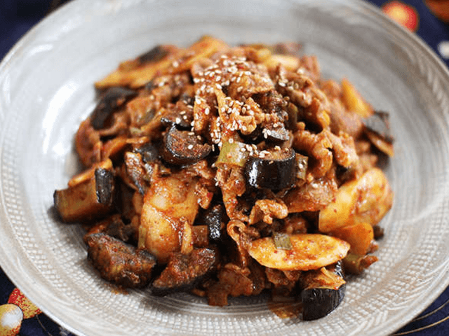 매콤하게 맛있다! 대파가지<strong>제육</strong>볶음