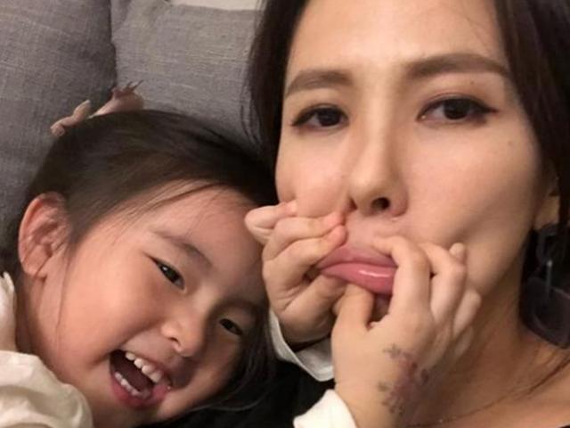 김지우, 딸과 장난 "하지<strong>마라</strong>..좋은말 할 때 하지<strong>마라</strong>"