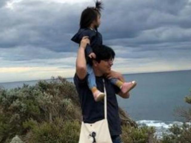 탕웨이, 김태용 감독·딸과 다정한 일상 공개 "두 <strong>부녀</strong>, 세 사람"