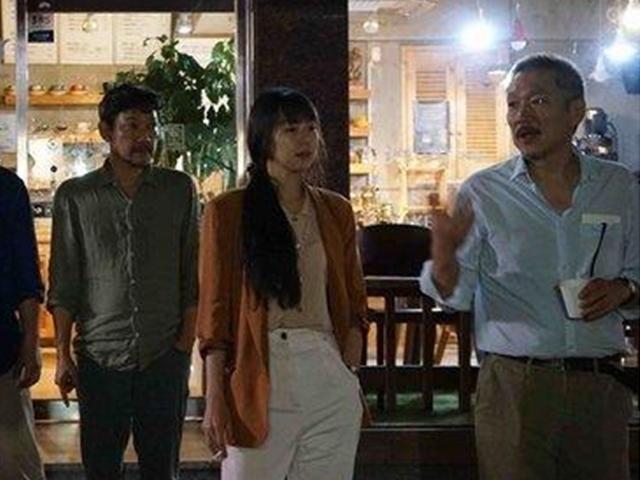 김민희 바라보는 <strong>홍상수</strong>…'풀잎들' 촬영현장 공개