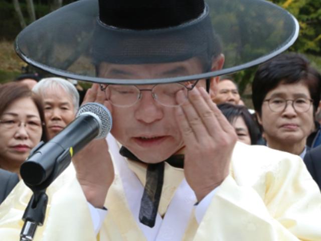 박정희 추도식서 눈물 흘린 <strong>이철우</strong> 경북지사…구미시장은 불참