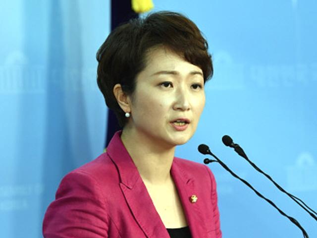 이언주 "나라 꼴이 <strong>독재</strong>, 박정희 전두환 땐 경제라도 좋았는데 지금은"