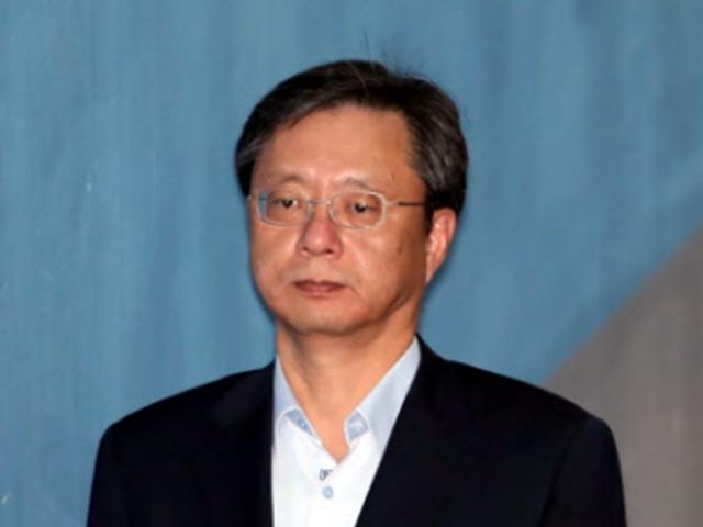 검찰 ‘불법 사찰’ 우병우 징역 5년 구형…禹 “수사와 <strong>악성댓글</strong>로 만신창이”