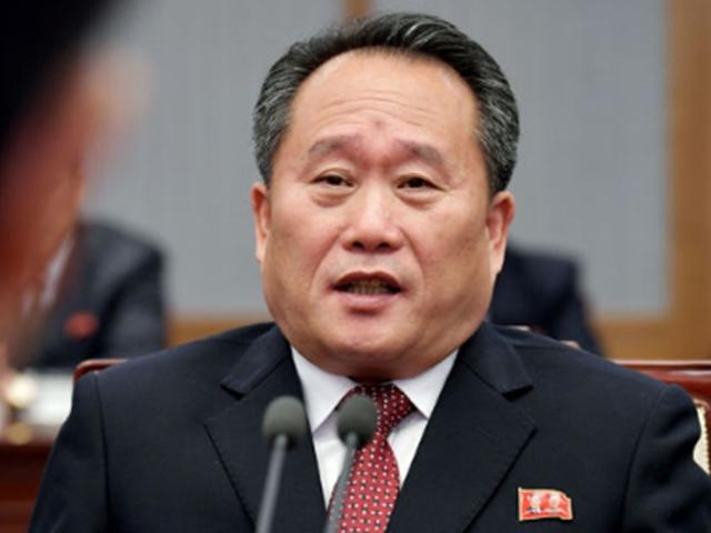 北 리선권, <strong>김태년</strong>에 "배 나온 사람에 예산 맡기면 안 돼"