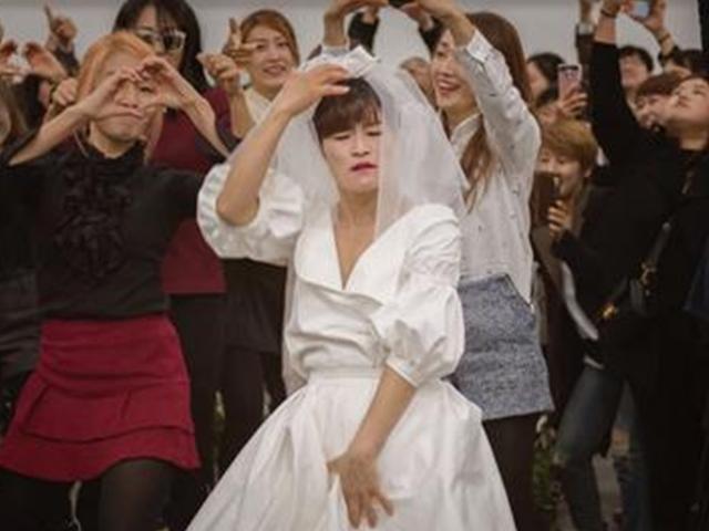 김혜선♥스테판 지겔 결혼식 사진 공개..남다른 등장에 ‘웃음 가득’