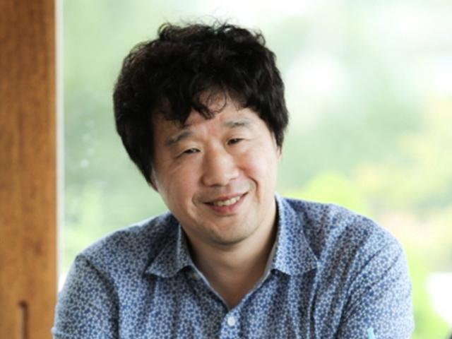 서민 '매일 밤 11시, <strong>글쓰기</strong>가 시작되는 시간'