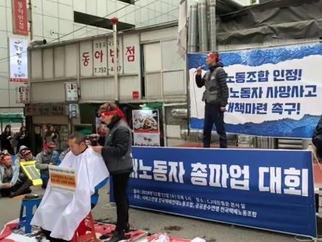 ‘택배 파업’ 이틀째, “착한파업 지지” 응원 쇄도…“불편하다” 불만은 少