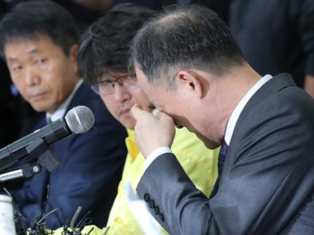 문무일 검찰총장, 형제복지원 피해자에게 ‘눈물’로 사과