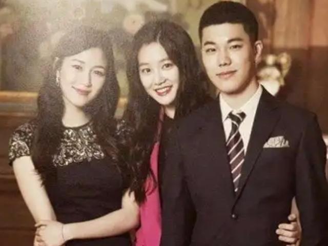 <strong>견미리</strong>, 딸 이유비·다인 함께 훈남 <strong>아들</strong> 사진도 공개 '우월한 유전자 인증'