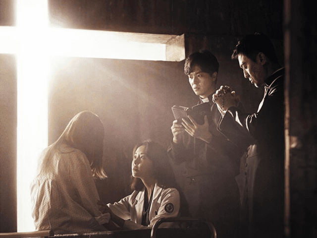 자려고 누우면 자꾸 생각나는 엑소시즘 <strong>드라마</strong>