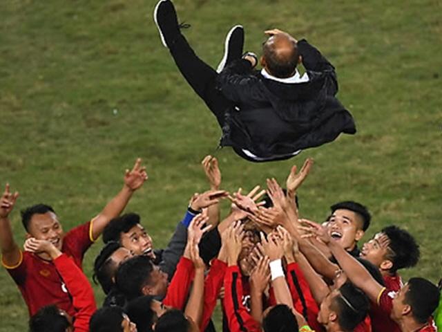 '박항서 매직' 베트남 축구대표팀에 <strong>포상금</strong> 쏟아져