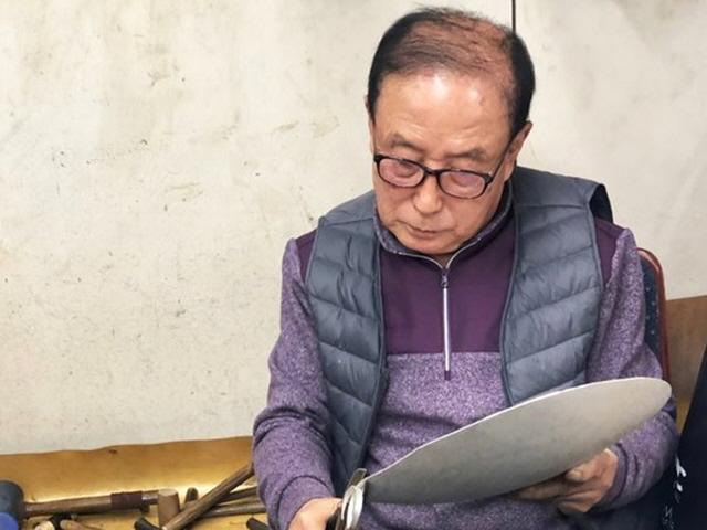 은 닦달하는 장인의 손, 어떤 예술품보다 빛나는 이유