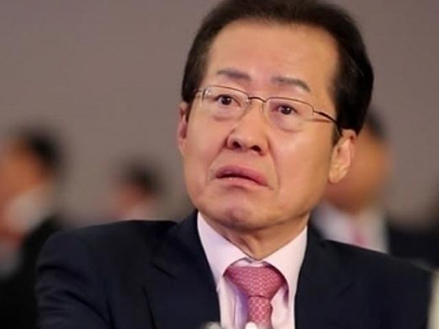 ‘<strong>홍카</strong><strong>콜라</strong>TV’ 시작부터 여야 맹공…“가짜뉴스 투성이”