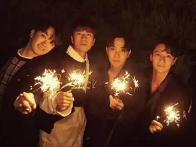 젝스키스 재편 암시? 4人 사진 공개·강성훈 <strong>언팔</strong> 의혹