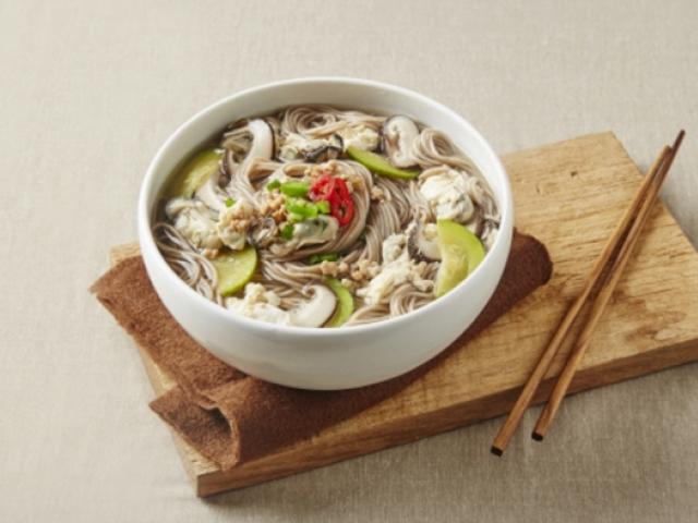 뜨끈한 국물이 생각날 땐 ‘토토리 온국수’