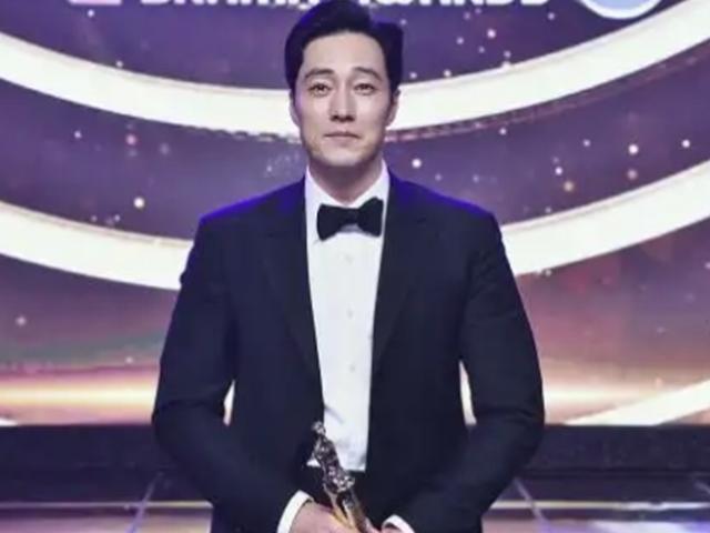 소지섭, MBC <strong>연기</strong>대상 대상…데뷔 23년 만 첫 대상