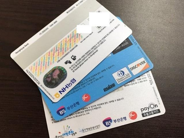 <strong>신용카드</strong> 뒷면에 서명을 하지 않으면 보는 피해
