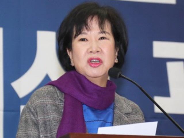 <strong>손혜원</strong>, 신재민 비난 글 공유하며 의지 다져