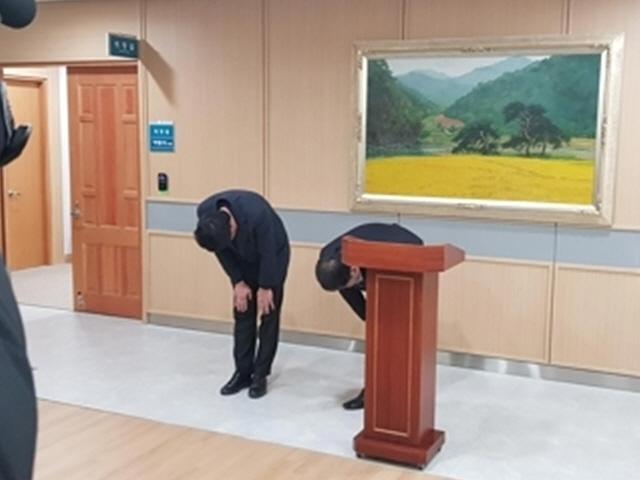 “여자 있는 술집 가자”…<strong>예천군</strong>의회, 가이드 때리고 접대부 요구