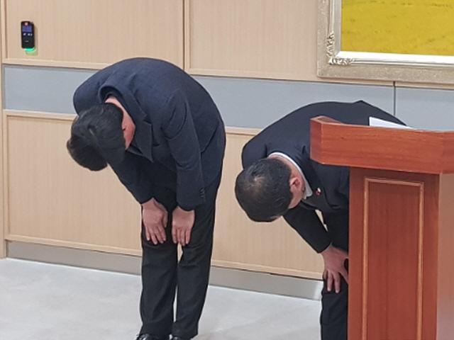 "보도도 모르냐"…해외연수 중 접대부 요구한 <strong>예천</strong>군의원들