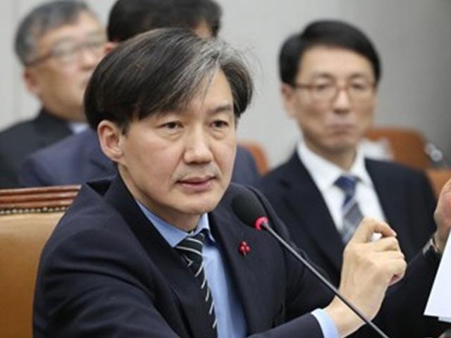 <strong>조국</strong> "페이스북 활동 대폭 줄이고 권력기관 개혁에 전력질주"