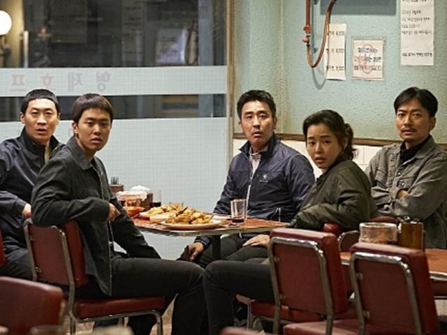 '극한직업' <strong>마약</strong> 사범은 안 잡고 <strong>마약</strong> 치킨을 판다고?