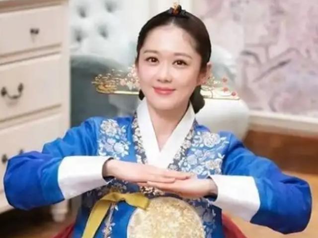 장나라, 나이 무색 ‘<strong>동안</strong> <strong>미모</strong>’…팬들 “대체 뭘 먹고 살기에” 감탄