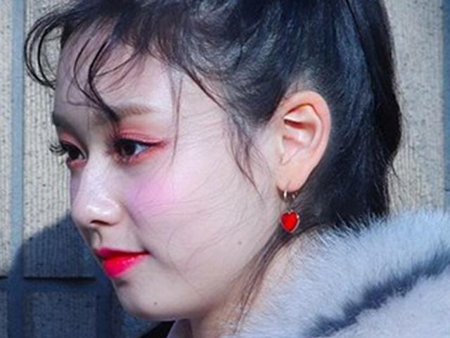 일반인의 눈으로 본 충격적인 아이돌 무대<strong>화장</strong>.jpg