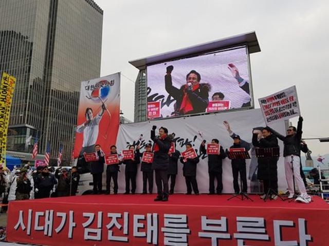 [밀착마크]<strong>김진태</strong> “태극기는 황교안 좋아하지 않는다”