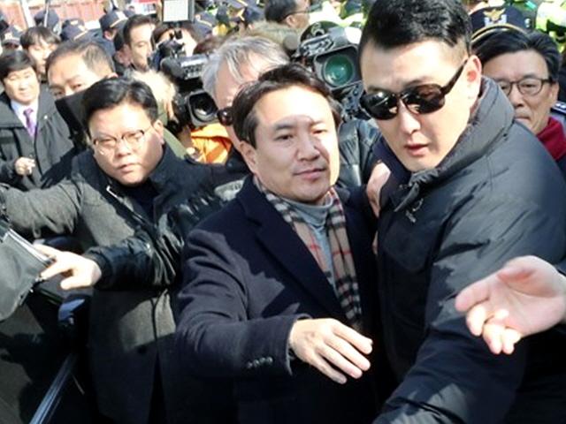 "우리가 괴물집단이냐" 김진태 광주방문 5·18유공자 거센 항의