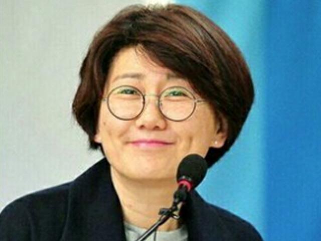 안희정 부인 “김지은, 피해자 아니다"···김지은측 "2차 가해"