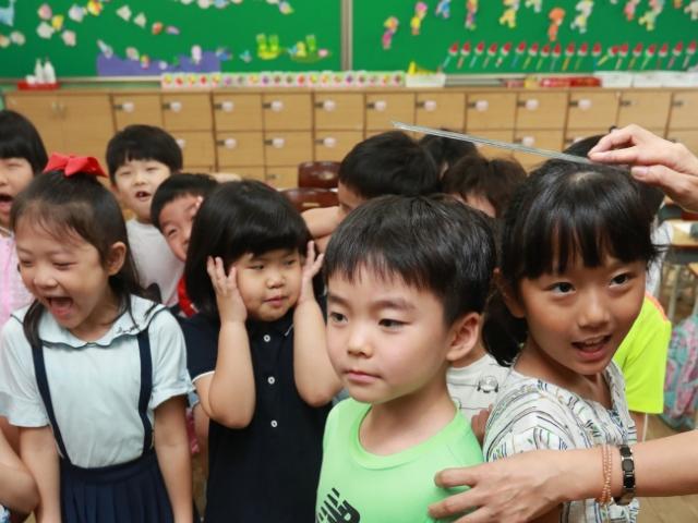 [자녀 새 학기 건강 준비 ①] 초등학교 입학 전 ‘준비물’…성장 발달 확인과 <strong>예방접종</strong>