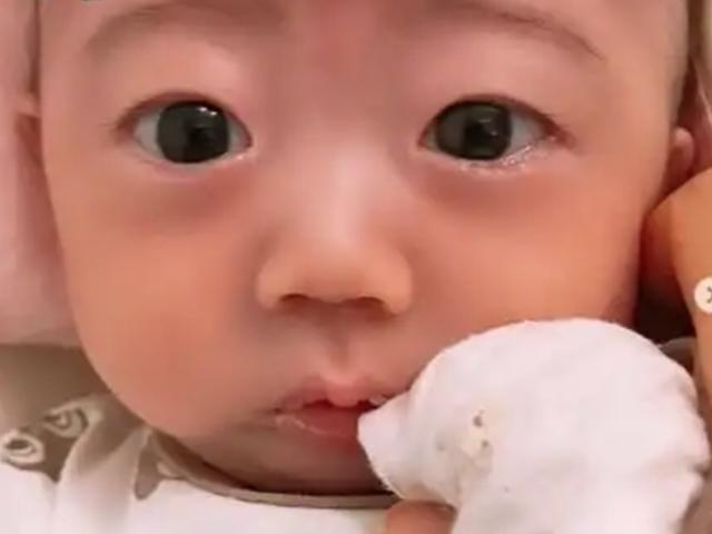 <strong>김미려</strong>♥<strong>정성윤</strong>, 둘째 아들 얼굴 첫 공개..생후 73일차 깜찍이