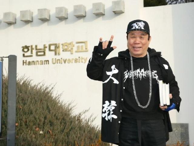 대학 졸업하는 할배 래퍼 "인생, 오지게 잼나~"
