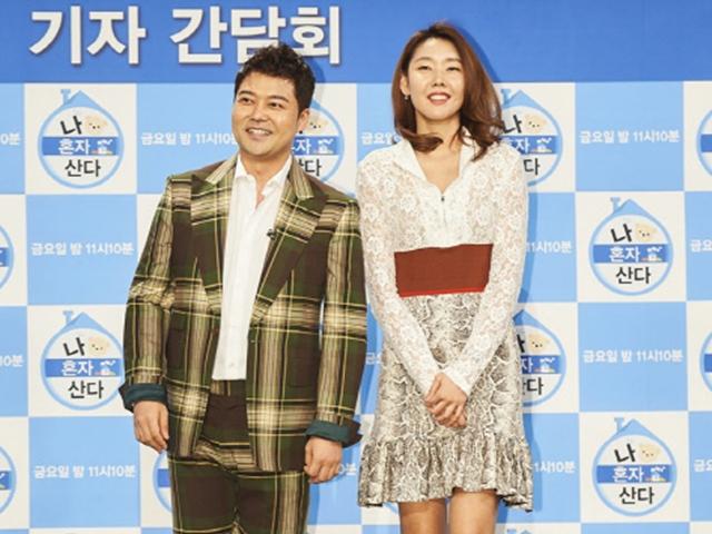 <strong>전현무</strong> ·<strong>한혜진</strong> 측근 "이별 발표 시기 고민했다…얼마나 노력했겠나"