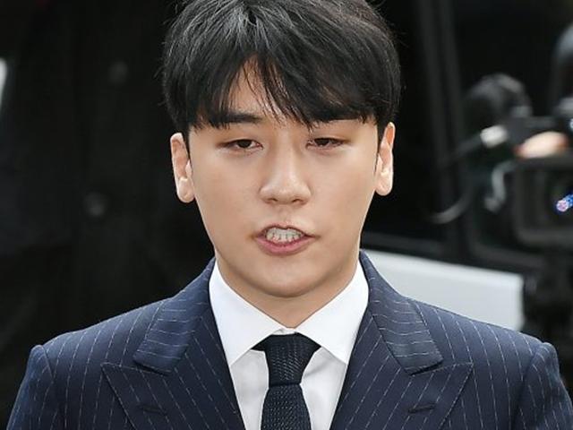 '<strong>성매매 알선</strong>' <strong>혐의</strong> 승리, 미리 준비한 멘트만..답변은 NO